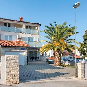 https://summer-house-pula.pula-hotels.org