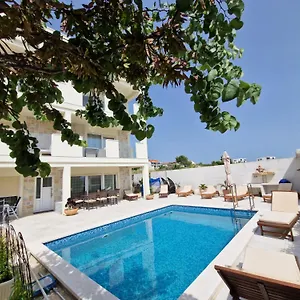 https://villa-anita-sveti-filip-i-jakov.hotelinzadar.com